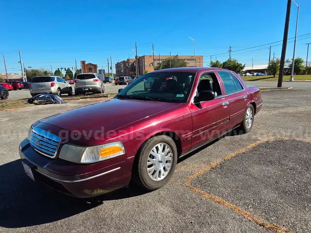 2004 Ford Crown Victoria LX