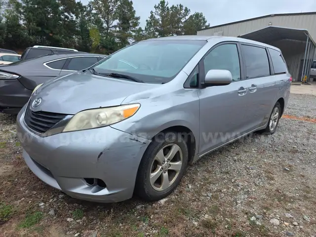 2012 Toyota Sienna LE FWD 8-Passenger I4