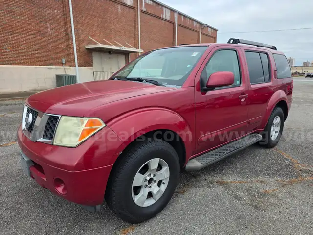 2005 Nissan Pathfinder SE 2WD