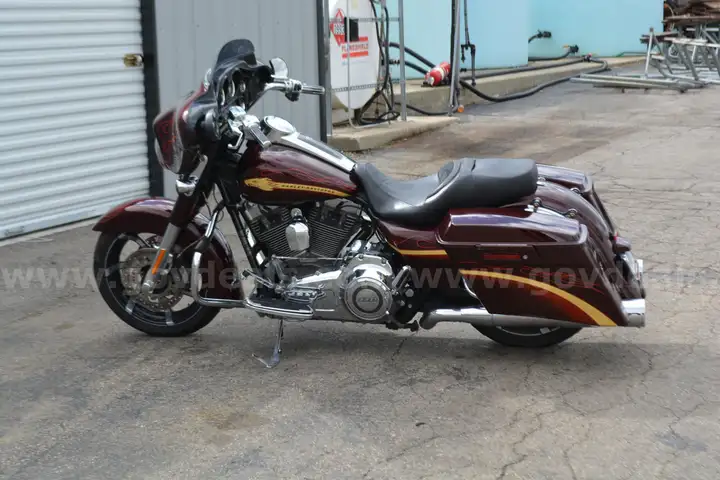 2010 Harley-Davidson FLHXSE