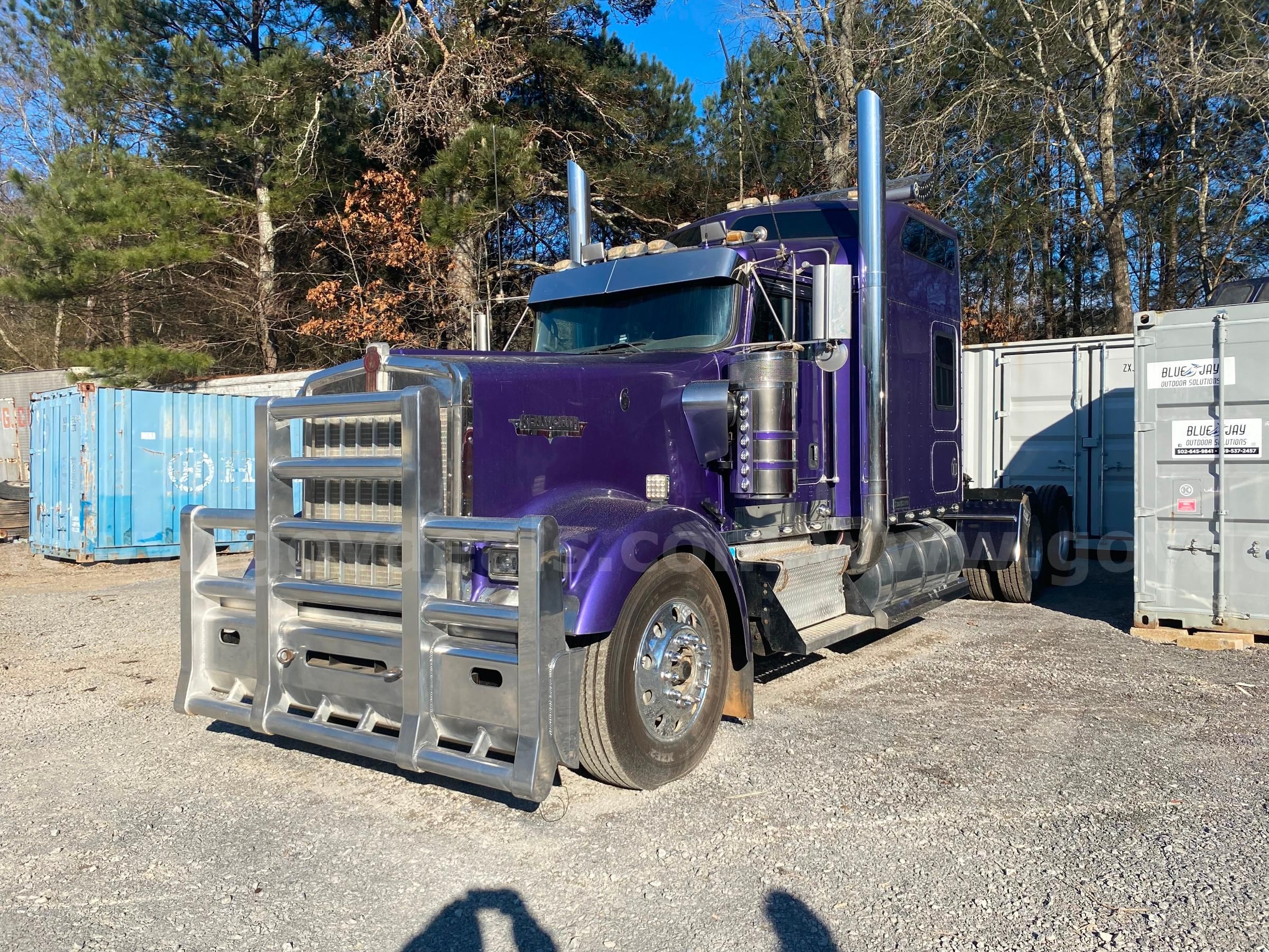 Photo of a 2007 Kenworth W900