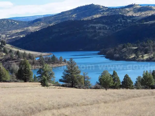 Iron Gate Lake Area, Near Klamath River, Power at the property,3.2 Acres Northern California Building Lot, Road Frontage