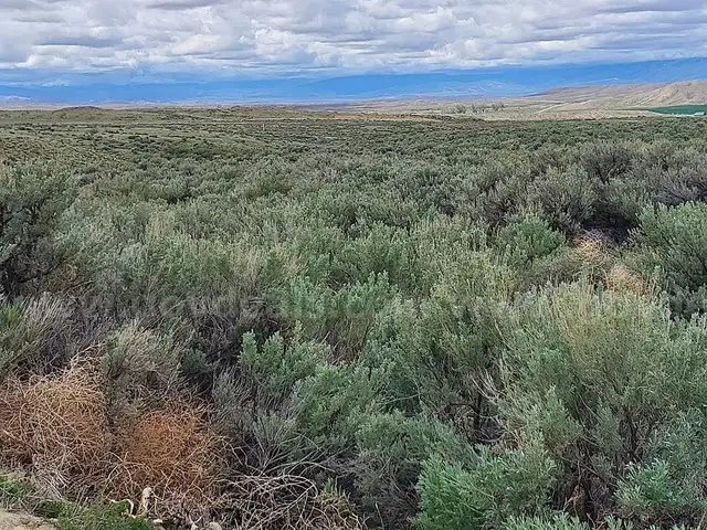 Beautiful 40 Acres Rawlins, Wyoming , Road frontage, Nice views,