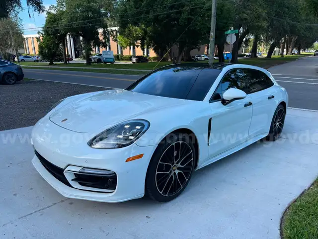 2023 Porsche Panamera 4 Sport Turismo