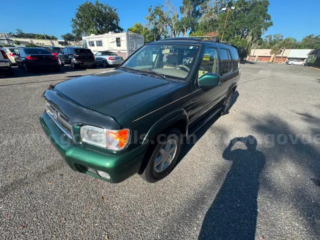 2001 Nissan Pathfinder LE 2WD