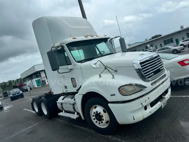 2007 Freightliner Columbia 120