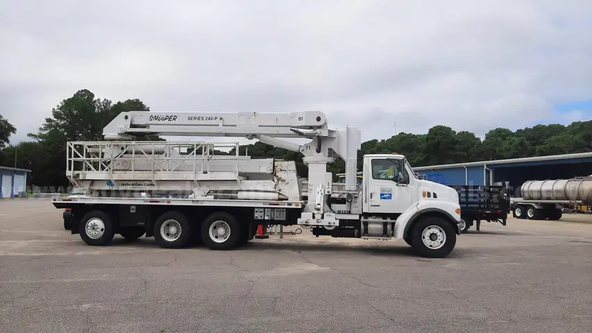 2005 Sterling LT7500 Snooper Truck