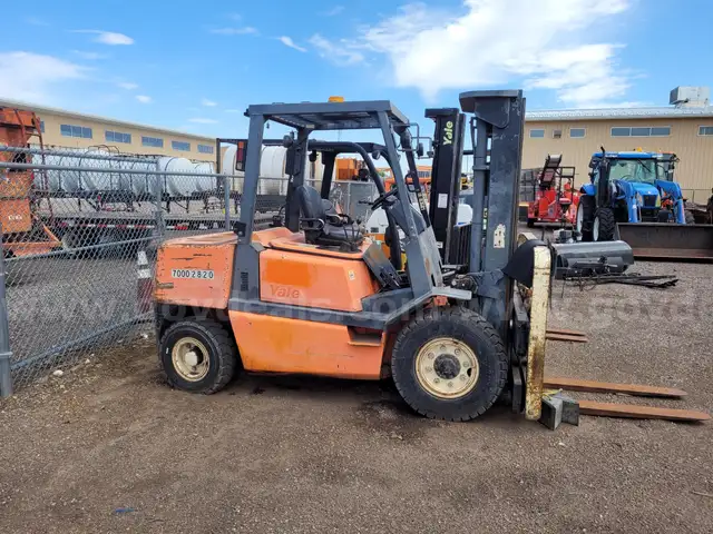 1999 Yale GP700MG