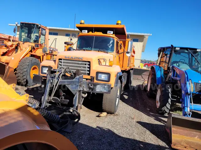 1999 Mack RD600