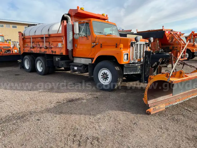 1997 International 2574 Plow Truck