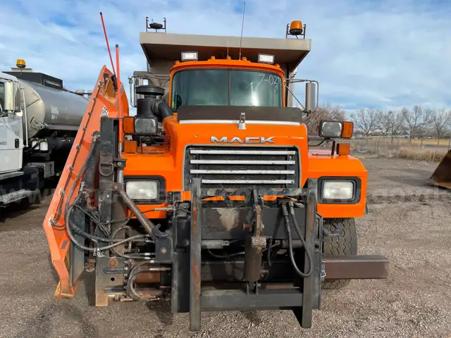 1998 Mack RD688S Plow Truck