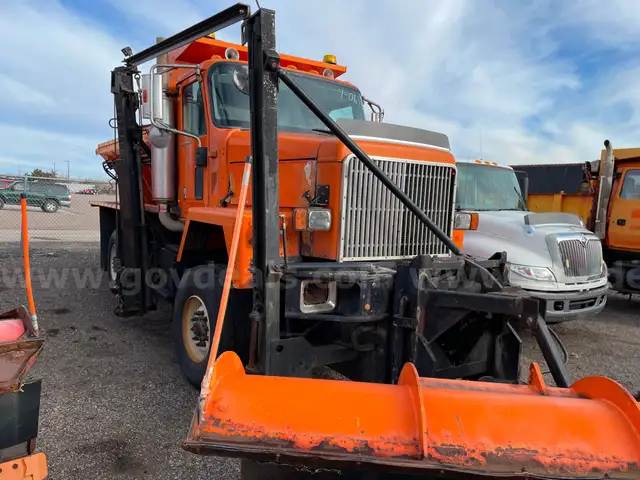 2002 International 5600i 4x4 Plow Truck