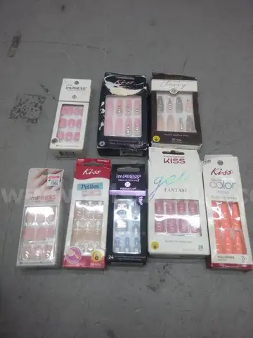 Assorted box of 40 nail packs (different colors and different designs)