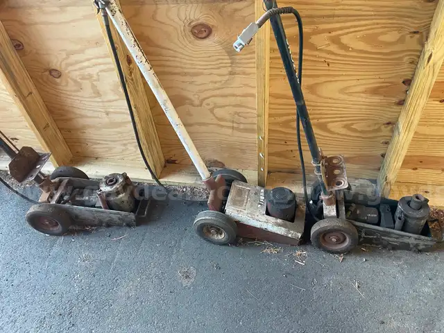 Lot of Three (3) Pneumatic Floor Jacks / Not working, for Parts Only