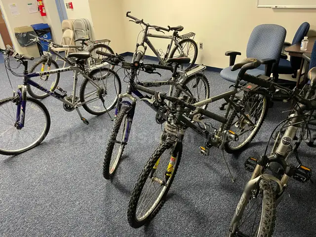 Lot of Six (6) Bicycles / Trek Mountain Bikes (4) &#x26; GT Mountain Bikes (2)