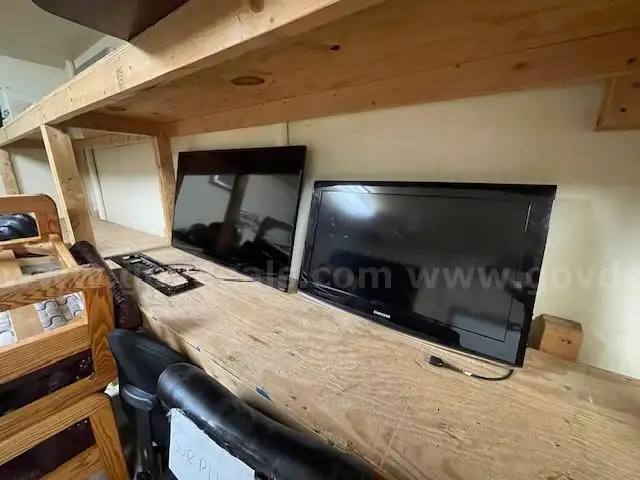 50&#x22;Vizio TV, 32&#x22; Samsung TV, TV Mount