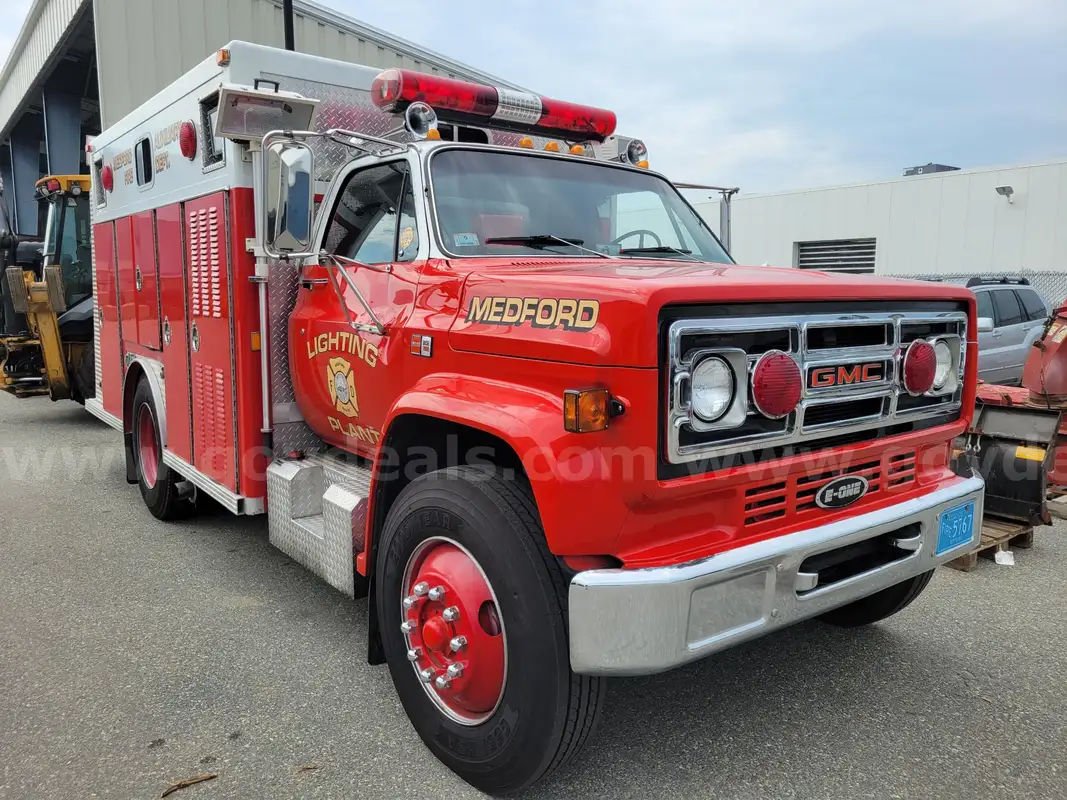 1987 GMC C7D042 E-One Walk-In Rescue (LOW MILES!!!) | GovDeals, image size:1067x800