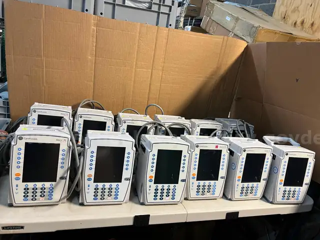 1 LOT OF 12 Carefusion Alaris Medley 8015 PC Infusion Pump System