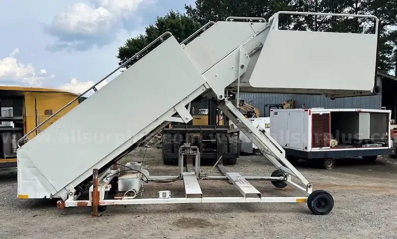 Stinar PS813 B/E  Towable  Type Passenger Stairs