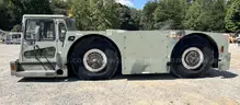 FMC B1200 Wide Body Push Back Tractor