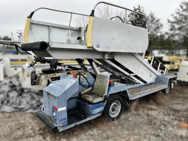 1988 Wollard  TLPH310 Narrow Body Stair on a Belt Loader Chassis