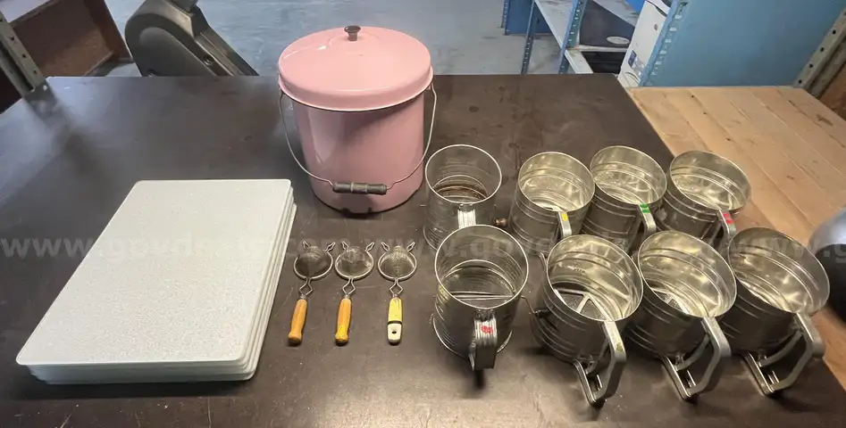 Lot of Kitchen Items