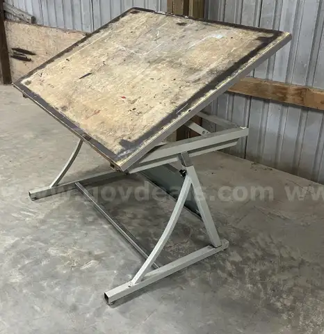 Adjustable Table