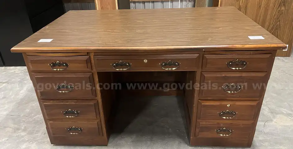Desk (2A)