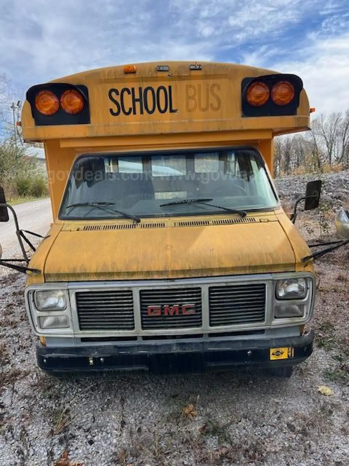 1989 GMC G3500 ton Van/Small School Bus (8 Cylinders K TBI - Main Image