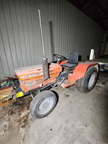 Kubota B9200 Tractor