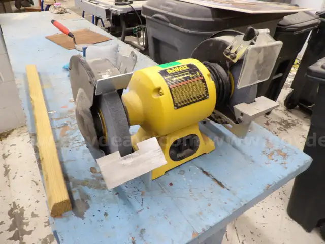 DeWalt 8&#x22; Bench Grinder