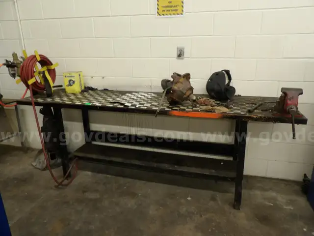 Standing Bench with Vise