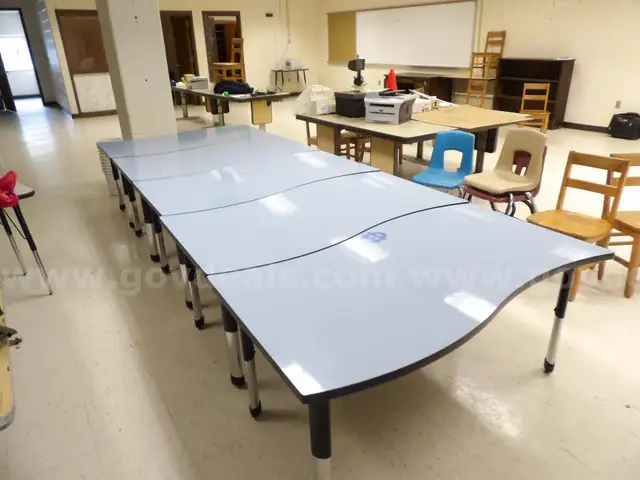 5 Curved Tables