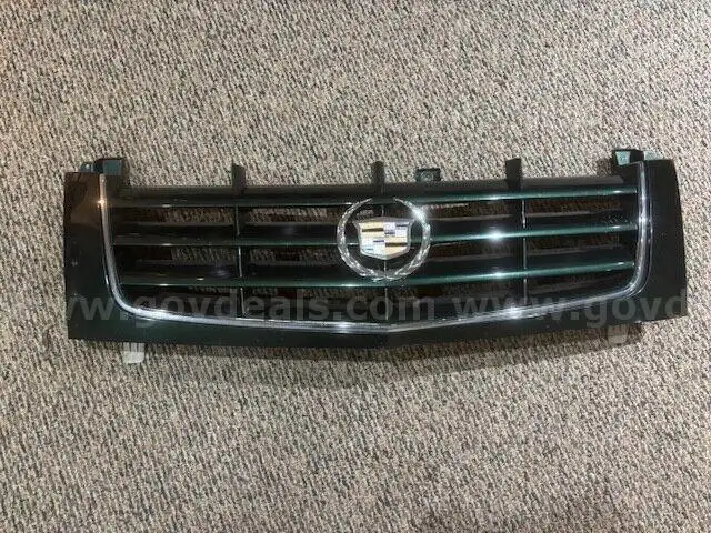 2002-2006 CADILLAC ESCALADE Green Hood Trim GRILLE EMBLEM