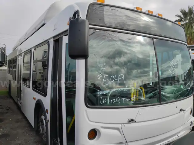 2013 New Flyer Transit Bus