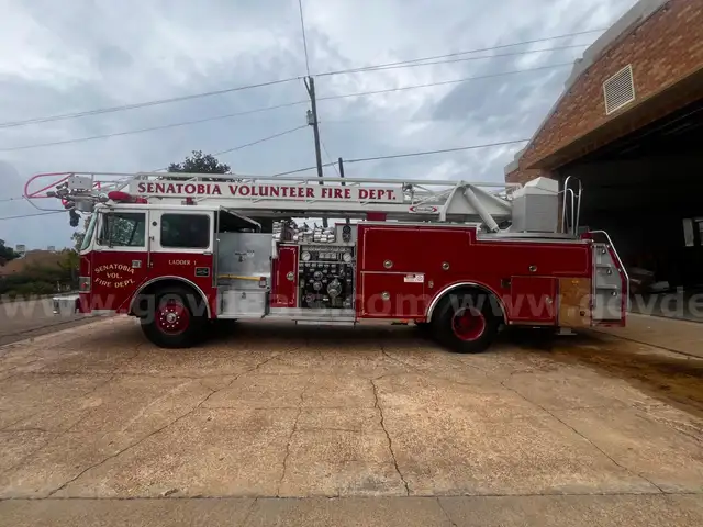 75&#x27; Pierce Arrow Ladder Truck