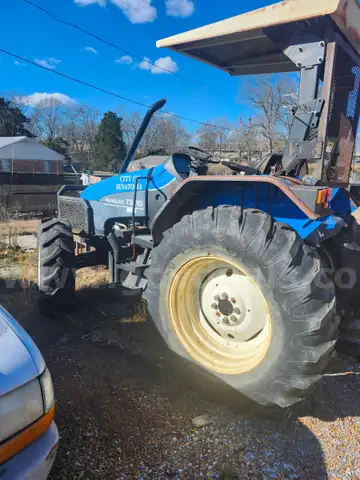 2000 New Holland TS110 Tractor