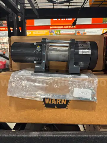 New in box Warn DC800 12V 800lb Hoist Winch