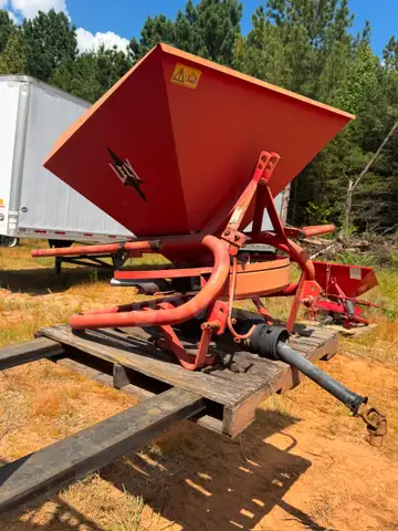 Lely 1250L Fertilizer Spreader #2