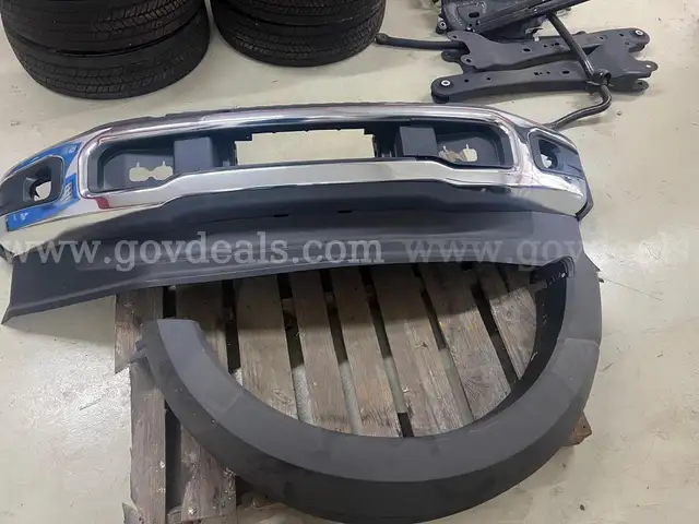 1 Lot of Fender Flares and Front Bumper from Ford F550