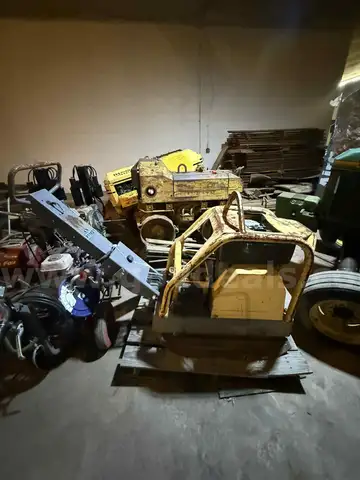 Diesel plate compactor