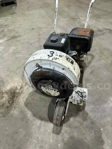gas powered leaf blower