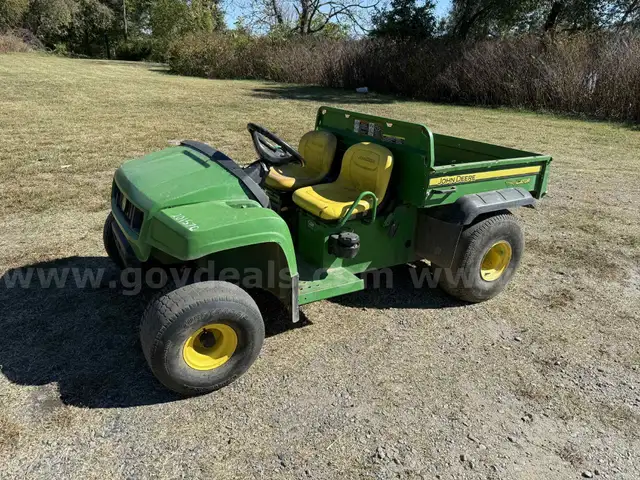John Deere Gator 2x4