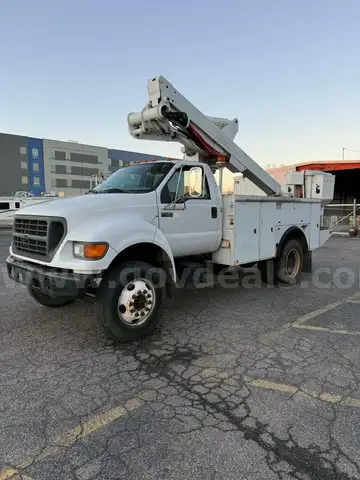 2001 Ford F650 Bucket truck low miles