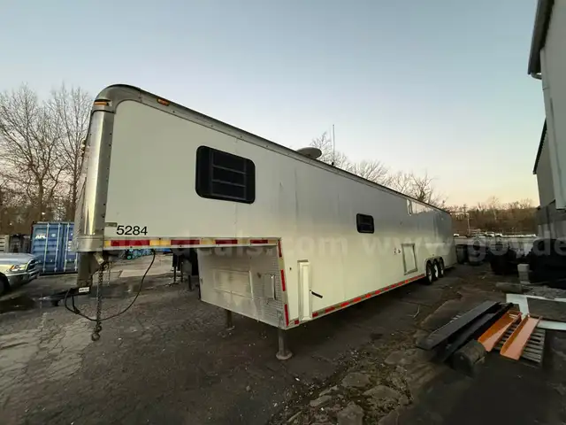 2005 Haulmark 46ft Car Hauler With living quarters