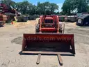 Kubota M8200 tractor loader