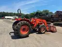 Kubota M8200 tractor loader