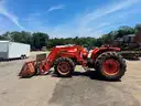 Kubota M8200 tractor loader