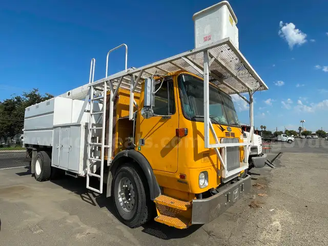 2006 Autocar Xpeditor WX Boom Tree Truck