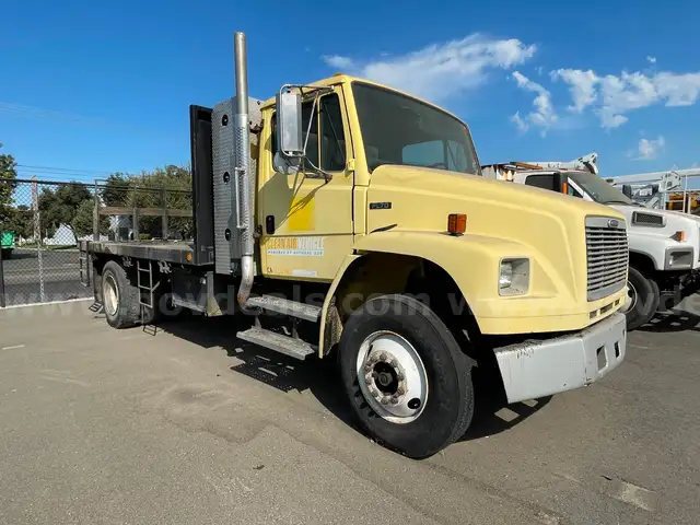 2002 Freightliner FL70